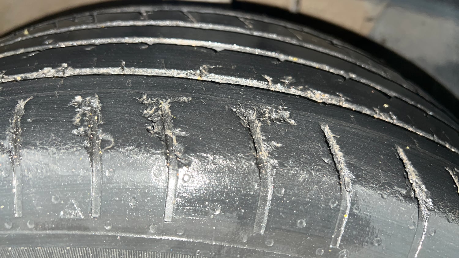 Used 2023 Hyundai Verna SX (O) 1.5 Petrol IVT Petrol Automatic tyres RIGHT FRONT TYRE TREAD VIEW