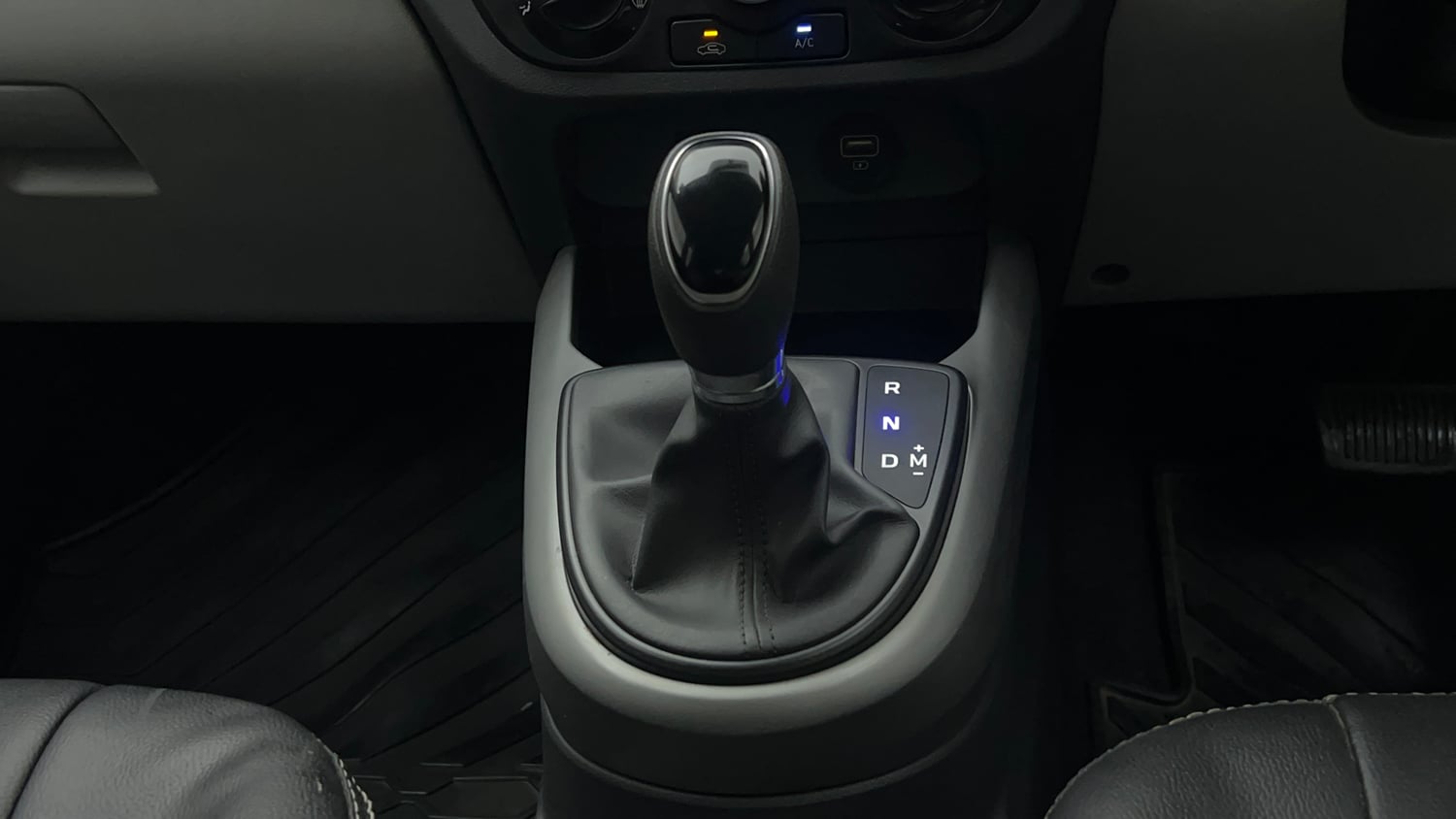 Used 2019 Hyundai Grand i10 Nios Magna AMT 1.2 Kappa VTVT Petrol Automatic interior GEAR  KNOB VIEW