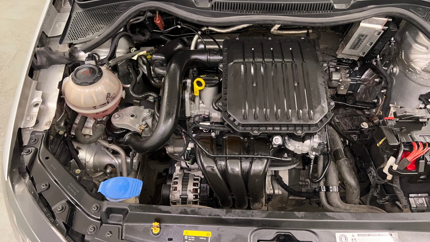 Used 2019 Volkswagen Polo Highline Plus 1.0 (P) 16 Alloy Petrol Manual engine ENGINE RIGHT SIDE VIEW