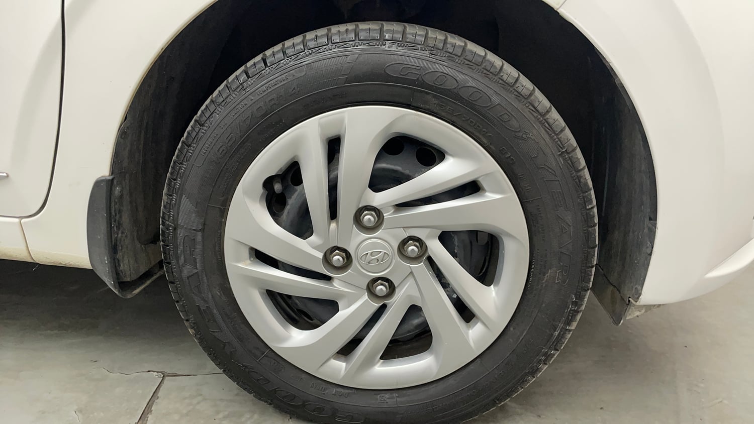 Used 2022 Hyundai Aura S 1.2 CNG Cng Manual tyres RIGHT FRONT TYRE RIM VIEW