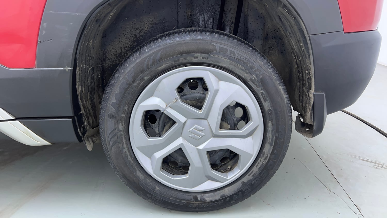 Used 2022 Maruti Suzuki Brezza Vxi AT Petrol Automatic tyres LEFT REAR TYRE RIM VIEW