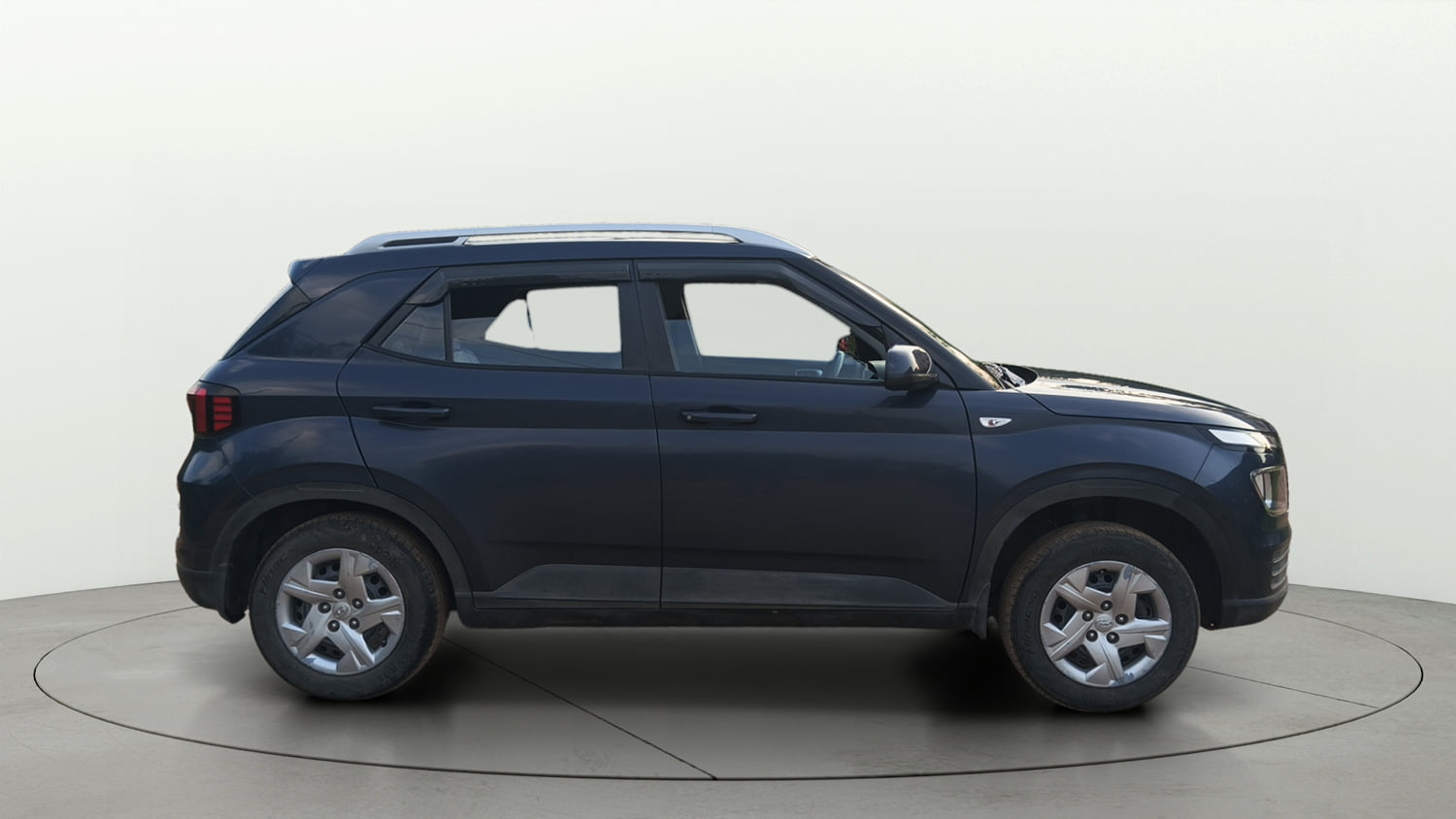 Used 2022 Hyundai Venue S 1.2 Petrol Petrol Manual exterior RIGHT SIDE VIEW