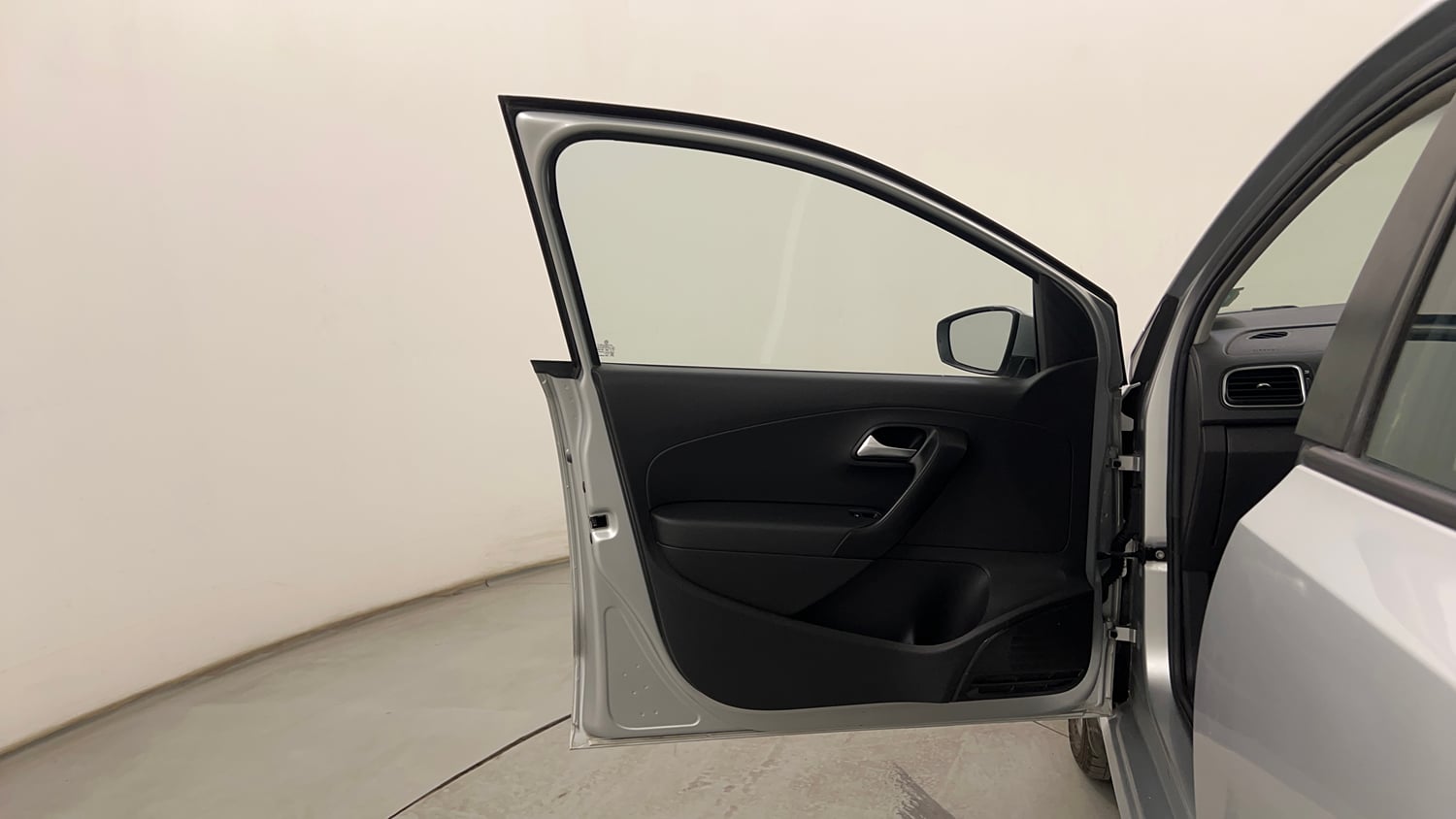 Used 2019 Volkswagen Polo Highline Plus 1.0 (P) 16 Alloy Petrol Manual interior LEFT FRONT DOOR OPEN VIEW