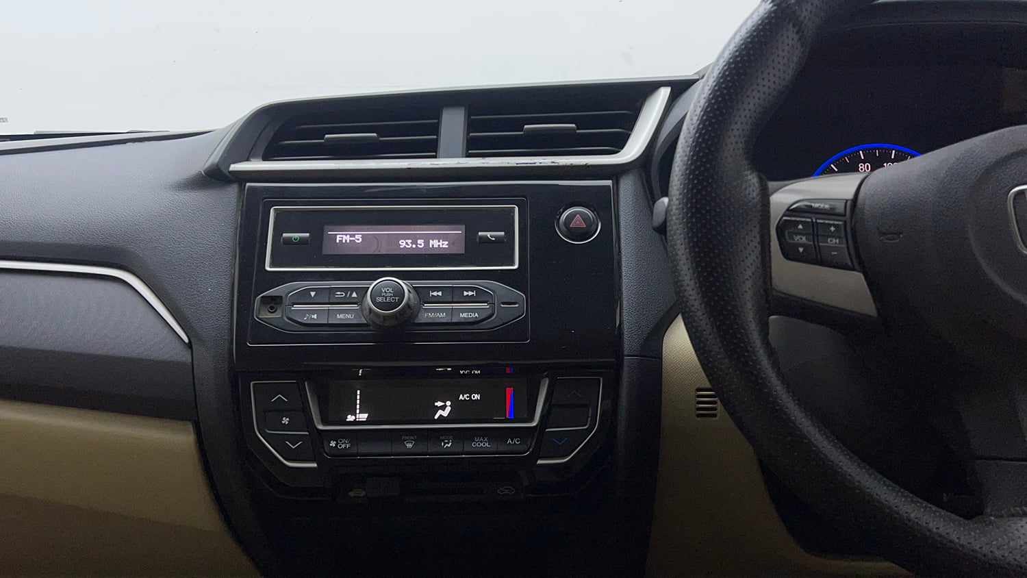 Used 2017 Honda Amaze 1.2 S i-VTEC Petrol Manual interior MUSIC SYSTEM & AC CONTROL VIEW