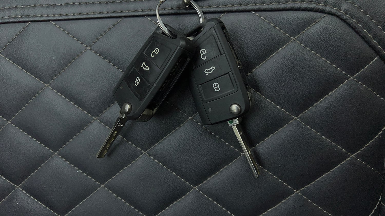 Used 2024 Volkswagen Virtus Highline 1.0 TSI AT Petrol Automatic extra CAR KEY VIEW