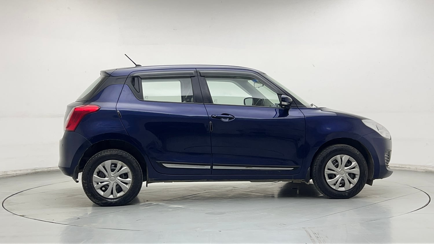 Used 2021 Maruti Suzuki Swift VXi Petrol Manual exterior RIGHT SIDE VIEW