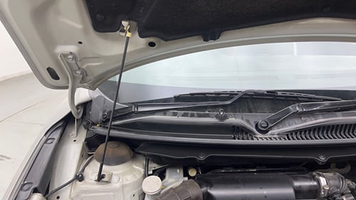 Used 2015 Maruti Suzuki Baleno Delta 1.2 Petrol Manual engine ENGINE RIGHT SIDE HINGE & APRON VIEW
