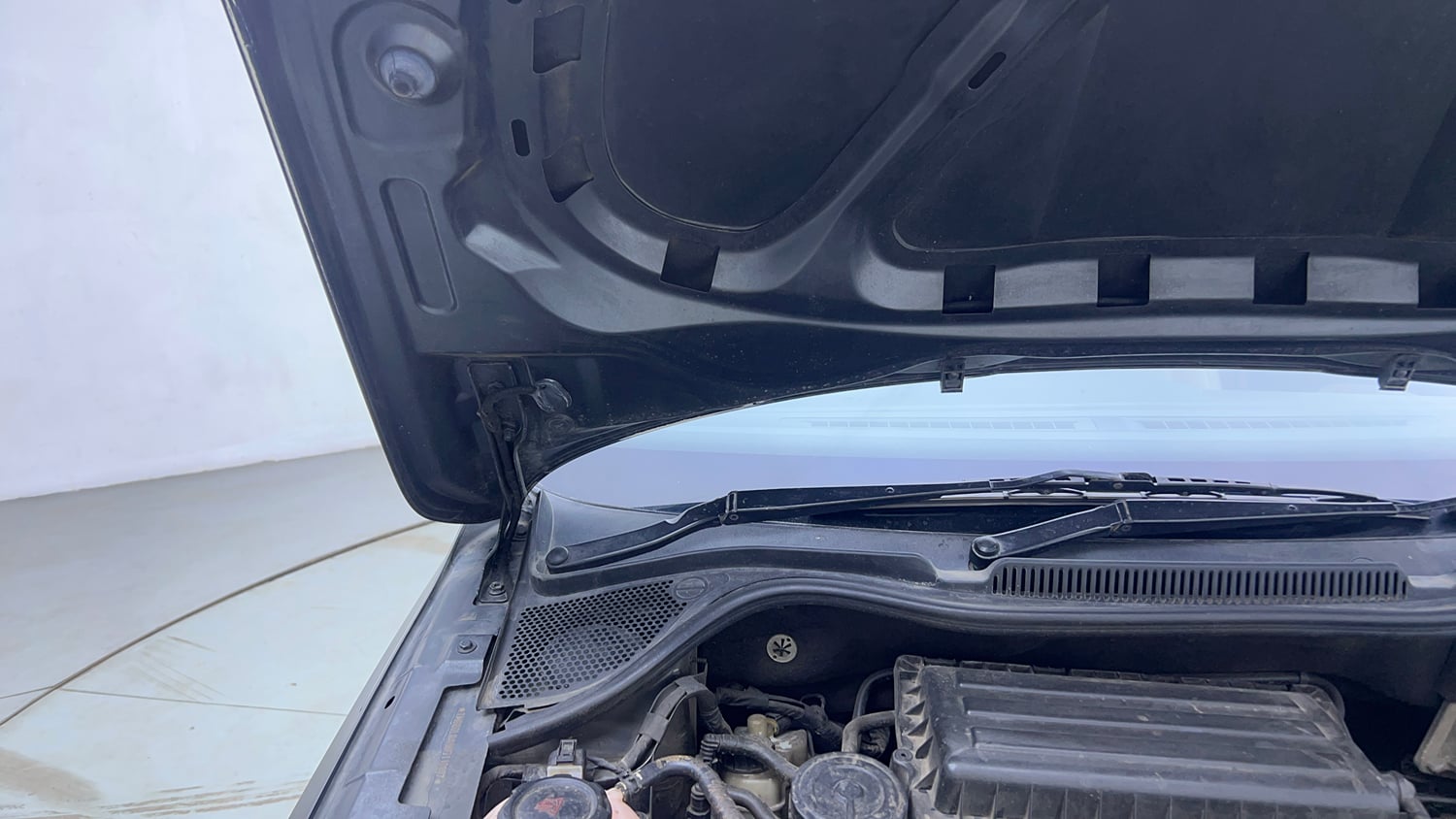 Used 2018 Skoda Rapid Style 1.6 MPI AT Petrol Automatic engine ENGINE RIGHT SIDE HINGE & APRON VIEW