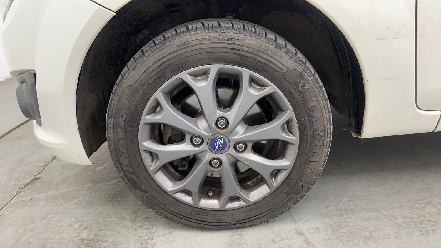 Used 2015 Ford Figo Duratec Petrol Titanium 1.2 Petrol Manual tyres LEFT FRONT TYRE RIM VIEW