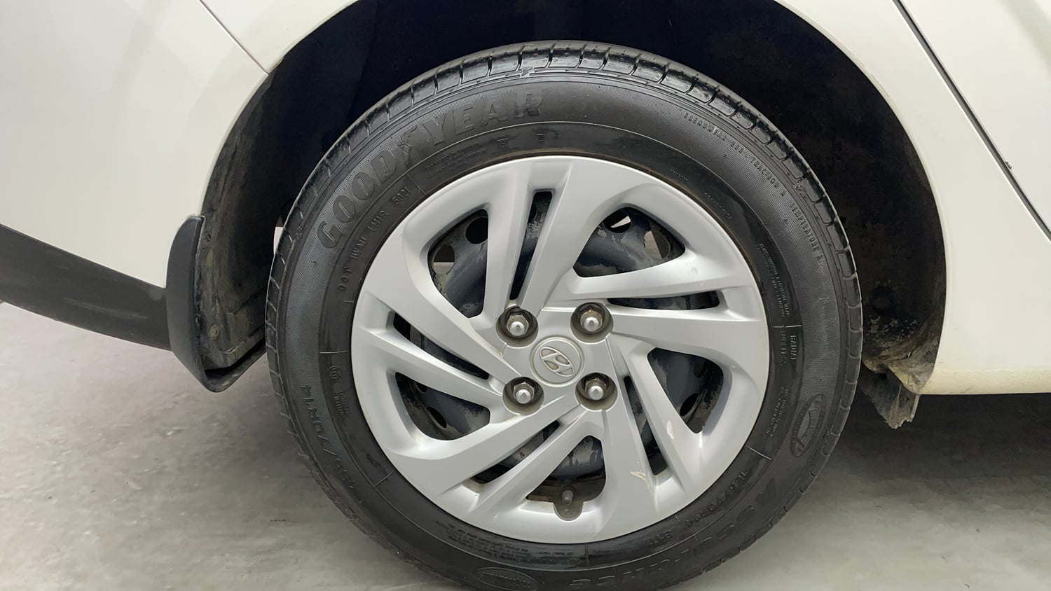 Used 2022 Hyundai Aura S 1.2 CNG Cng Manual tyres RIGHT REAR TYRE RIM VIEW