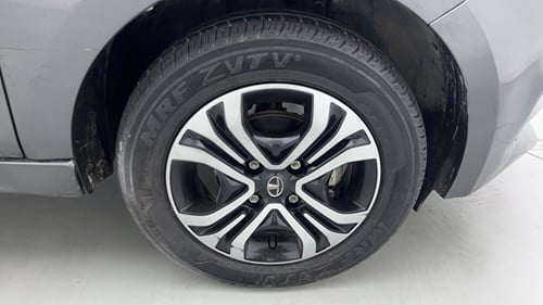 Used 2023 Tata Tiago XTA Petrol Automatic tyres RIGHT FRONT TYRE RIM VIEW