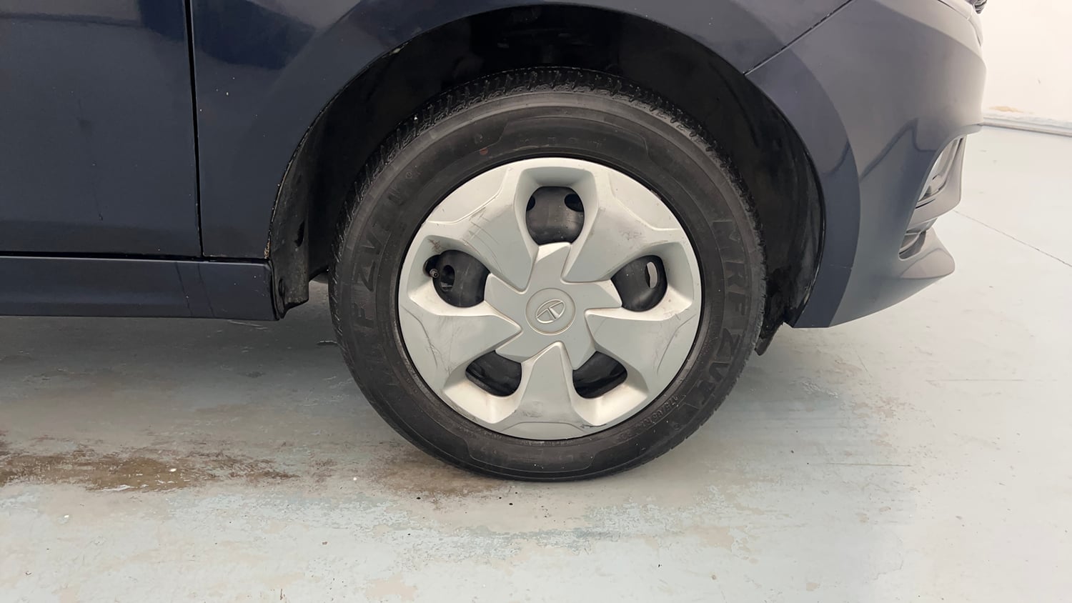 Used 2023 Tata Tigor XZ CNG Cng Manual tyres RIGHT FRONT TYRE RIM VIEW
