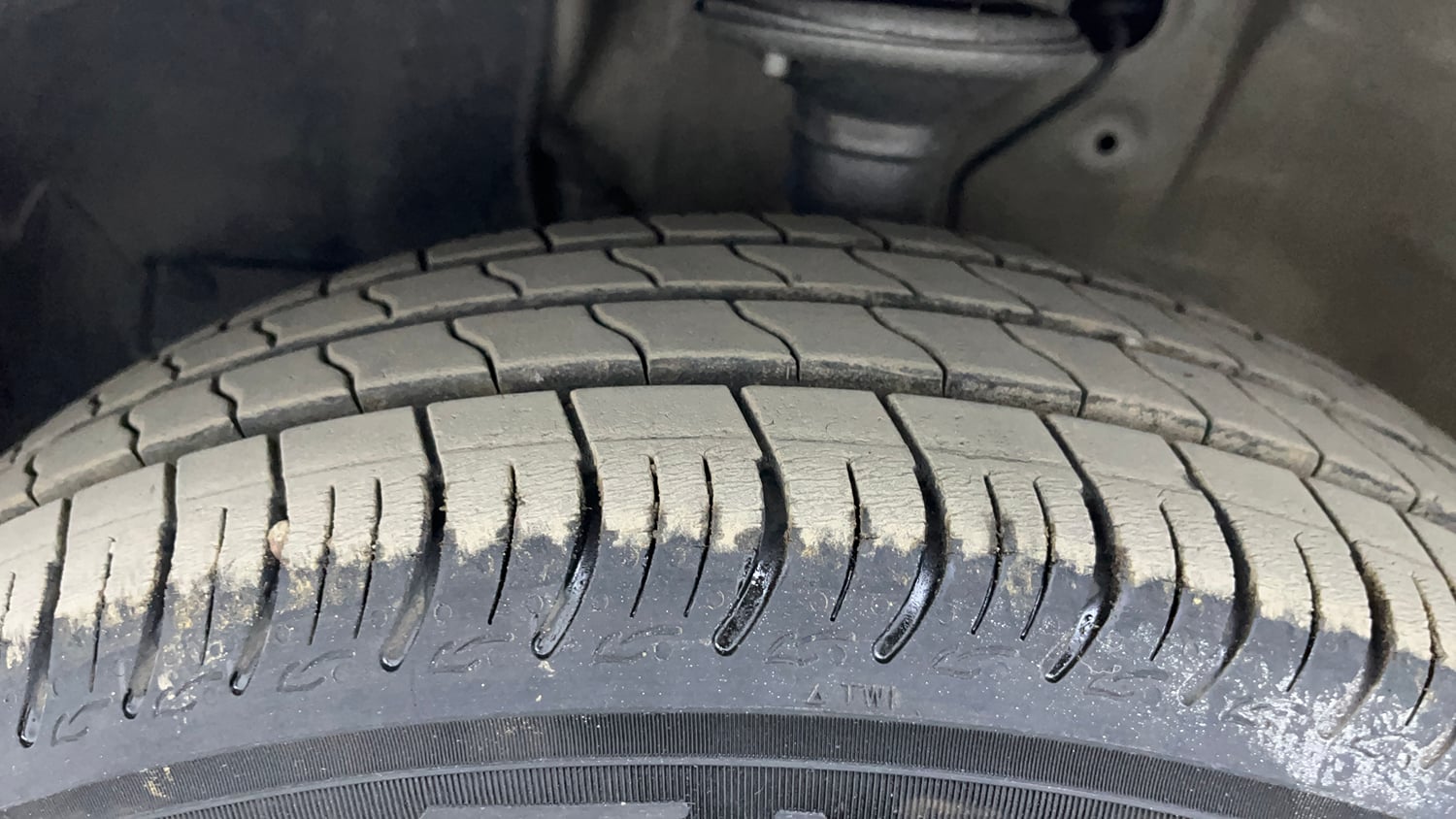 Used 2024 Maruti Suzuki Wagon R VXI 1.0 AGS Petrol Automatic tyres LEFT FRONT TYRE TREAD VIEW