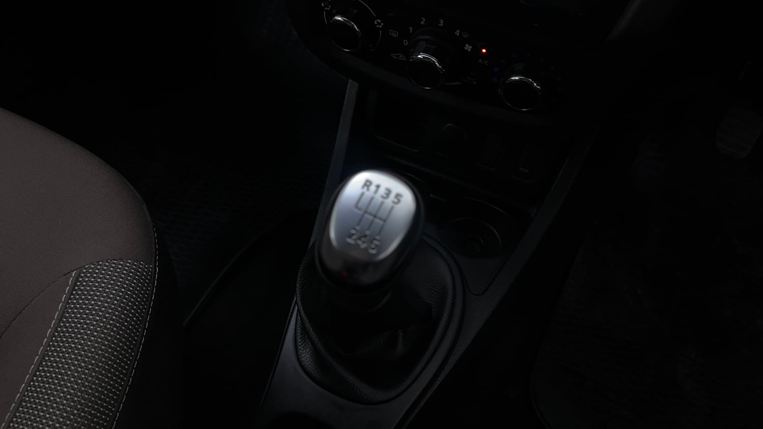 Used 2020 Renault Duster 110 PS RXS MT Diesel Diesel Manual interior GEAR  KNOB VIEW
