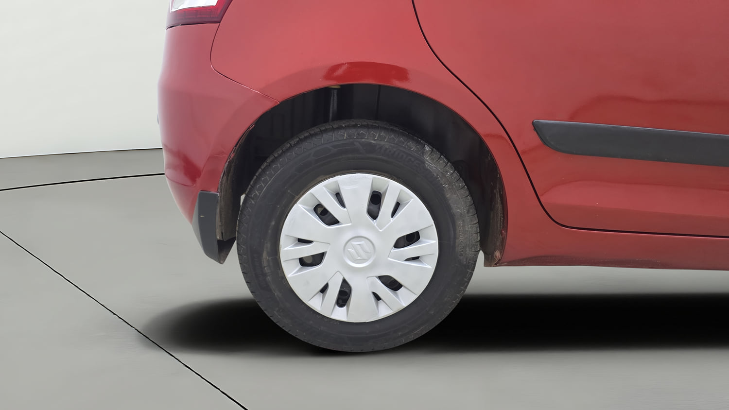 Used 2012 Maruti Suzuki Swift VDi Diesel Manual tyres RIGHT REAR TYRE RIM VIEW