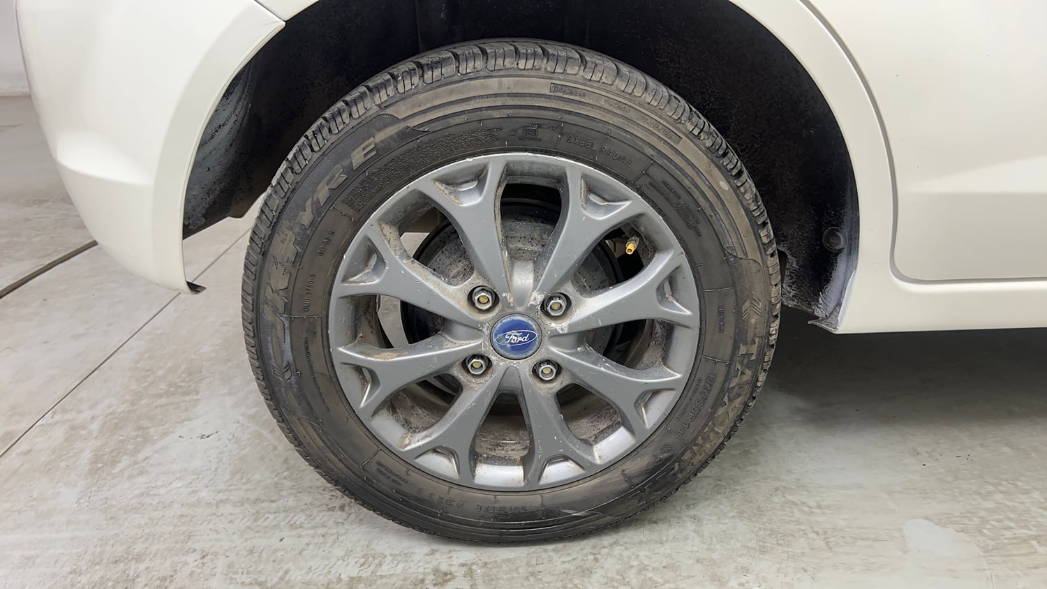 Used 2015 Ford Figo Duratec Petrol Titanium 1.2 Petrol Manual tyres RIGHT REAR TYRE RIM VIEW
