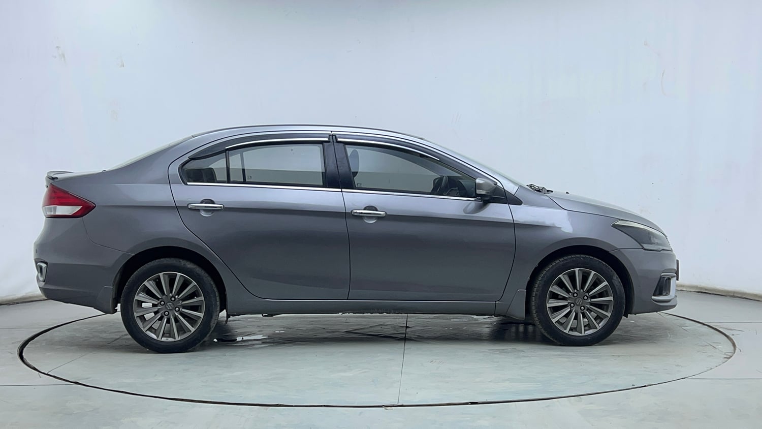 Used 2021 Maruti Suzuki Ciaz Alpha 1.5 Petrol Manual exterior RIGHT SIDE VIEW