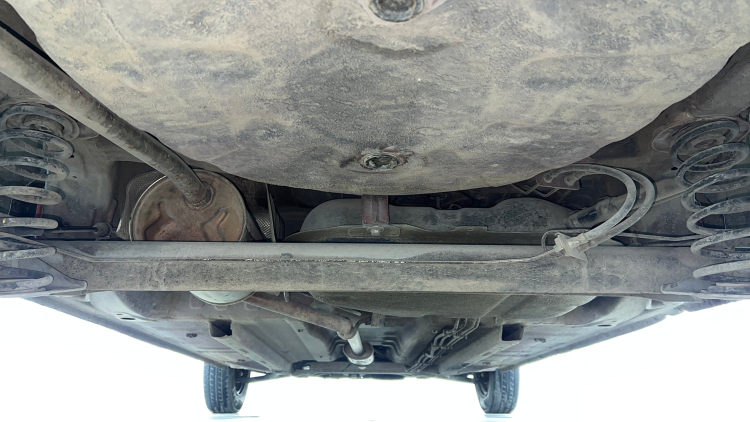 Used 2017 Renault Kwid 1.0 RXT Petrol Manual extra REAR UNDERBODY VIEW (TAKEN FROM REAR)