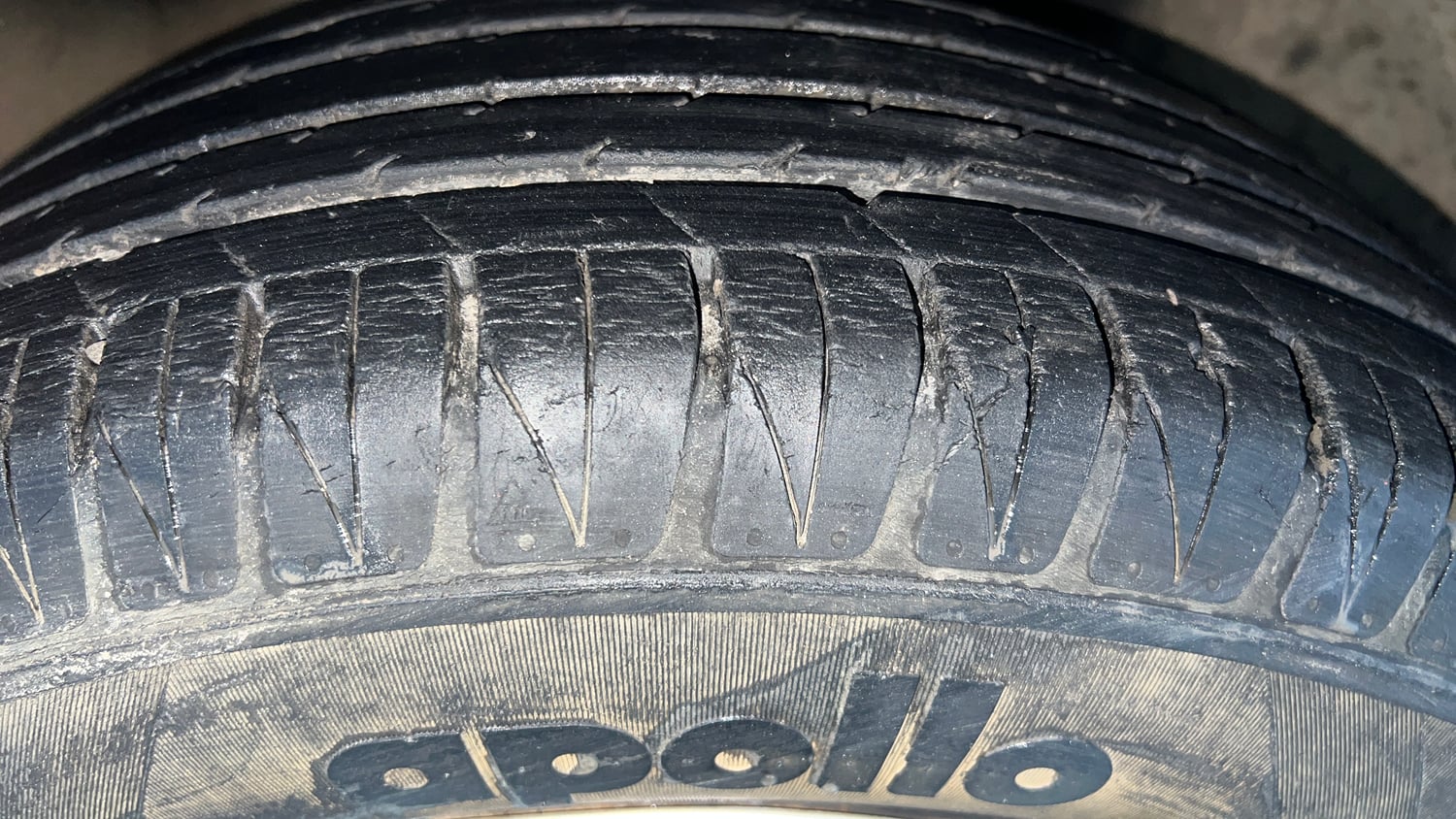 Used 2020 Kia Sonet HTX Plus 1.0 iMT Petrol Manual tyres RIGHT FRONT TYRE TREAD VIEW