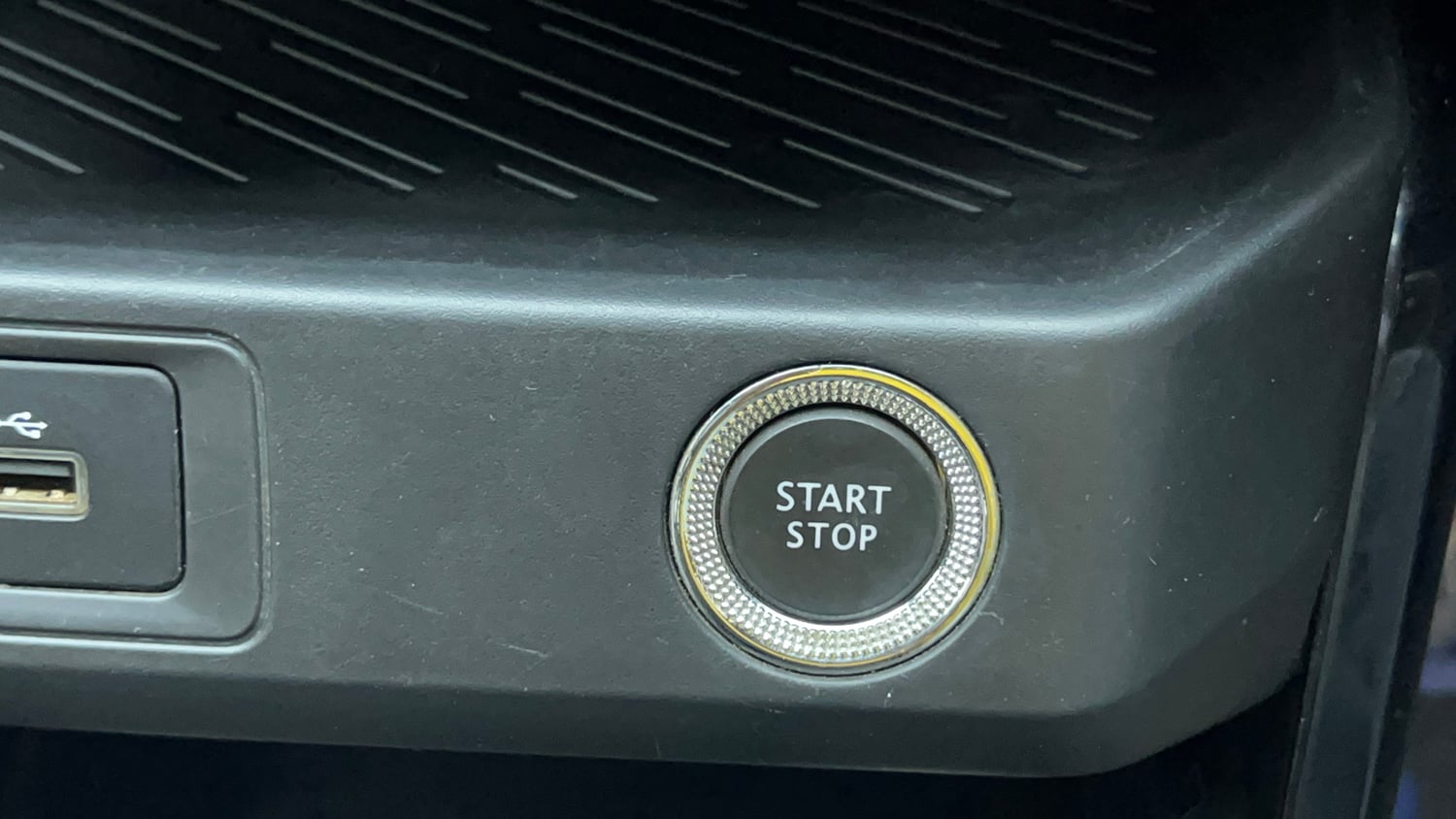Used 2022 Renault Kiger RXT MT Petrol Manual top_features Keyless start