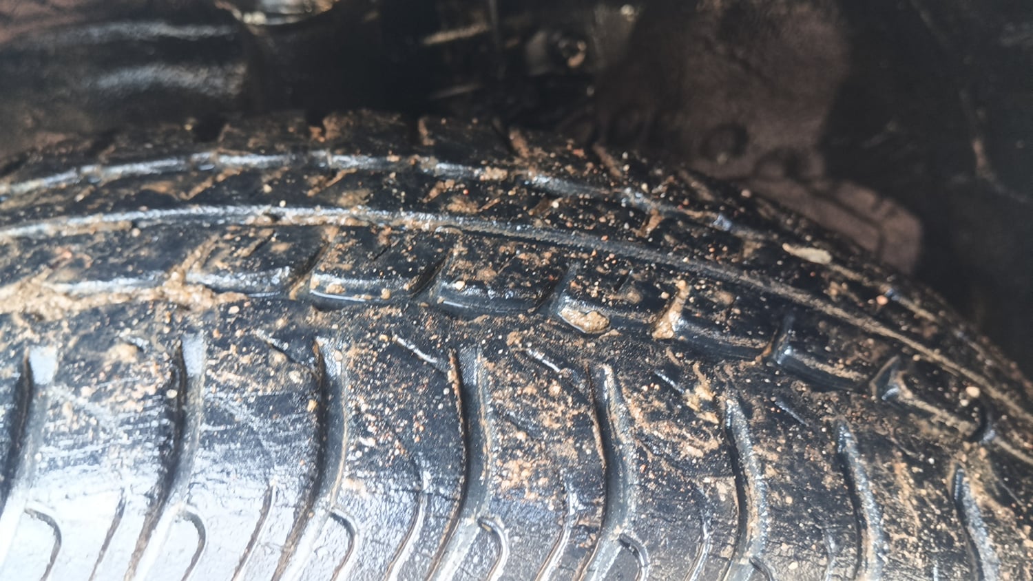 Used 2016 Maruti Suzuki Wagon R 1.0 VXI AMT Petrol Automatic tyres LEFT FRONT TYRE TREAD VIEW