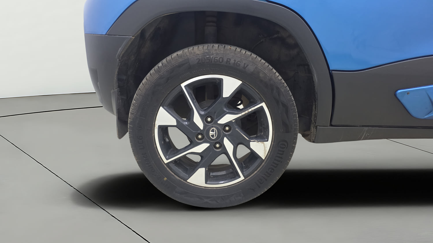 Used 2022 Tata Punch Creative Dual Tone Petrol Manual tyres RIGHT REAR TYRE RIM VIEW