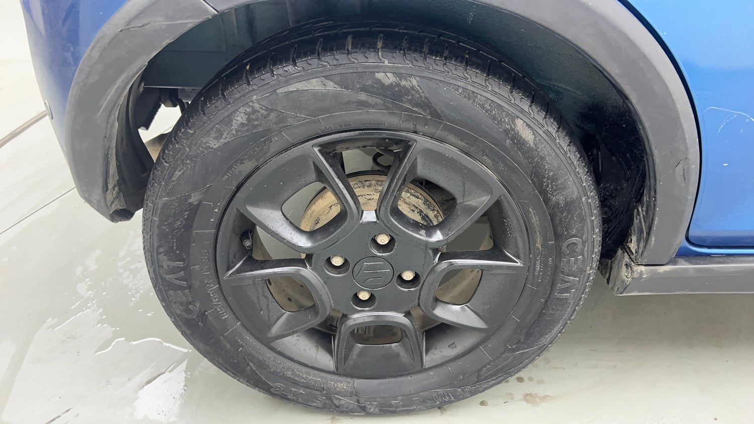 Used 2017 Maruti Suzuki Ignis  Zeta Dual Tone MT Petrol Petrol Manual tyres RIGHT REAR TYRE RIM VIEW