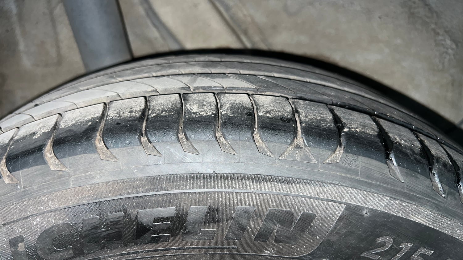 Used 2019 Hyundai Venue SX Plus 1.0 Turbo DCT Petrol Automatic tyres RIGHT REAR TYRE TREAD VIEW