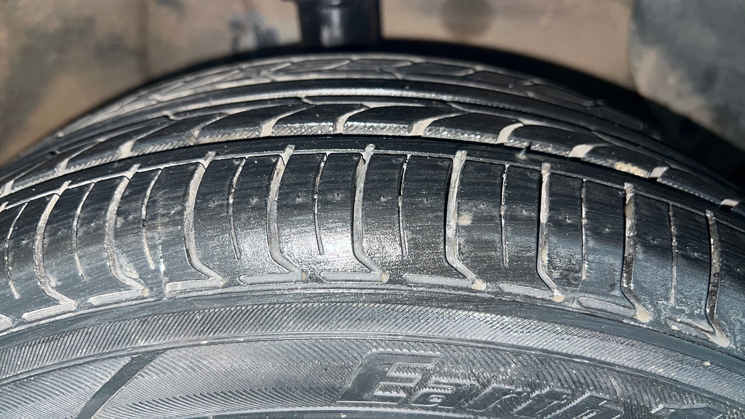 Used 2016 Hyundai Grand i10 Sportz 1.2 Kappa VTVT Petrol Manual tyres RIGHT FRONT TYRE TREAD VIEW