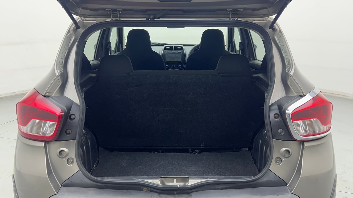 Used 2018 Renault Kwid 1.0 RXT AMT Opt Petrol Automatic interior DICKY INSIDE VIEW