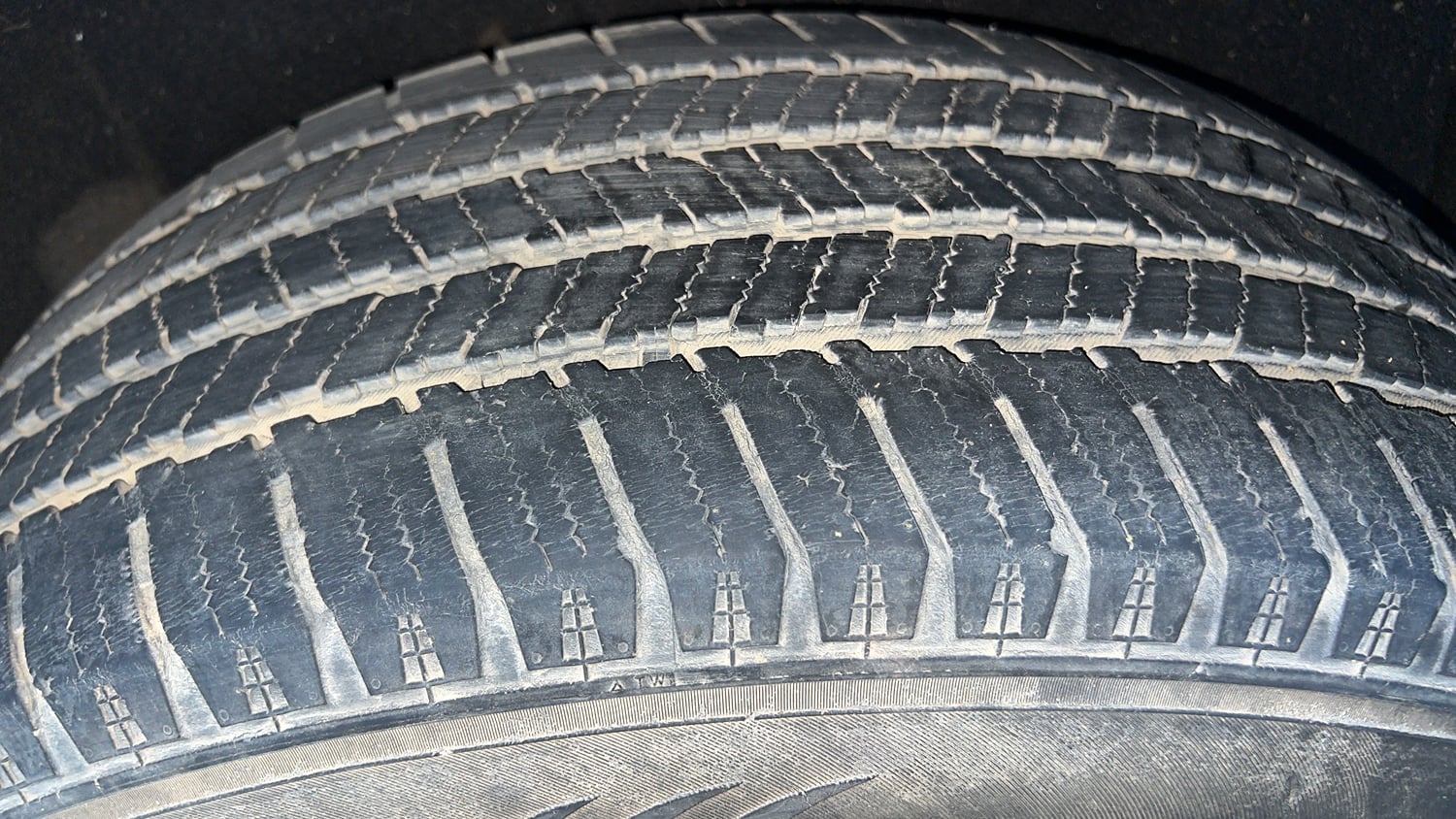 Used 2023 Mahindra Scorpio N Z8 L Petrol AT 6 STR Petrol Automatic tyres LEFT REAR TYRE TREAD VIEW