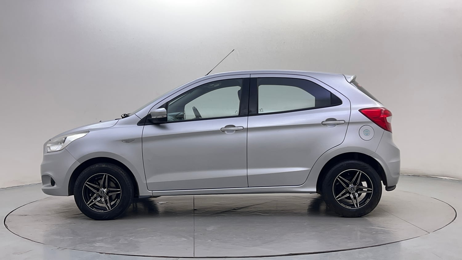 Used 2016 Ford Figo Trend 1.2 Ti-VCT Petrol Manual exterior LEFT SIDE VIEW