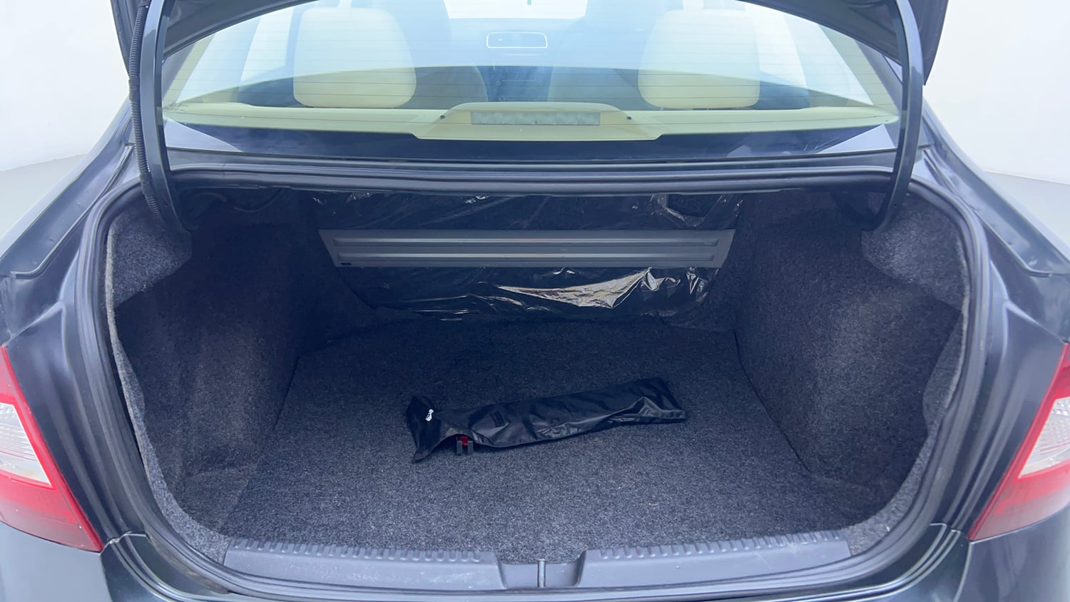 Used 2018 Skoda Rapid Style 1.6 MPI AT Petrol Automatic interior DICKY INSIDE VIEW