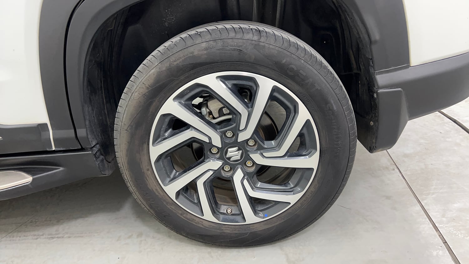 Used 2025 Maruti Suzuki Victoris VXI CNG MT 2W Cng Manual tyres LEFT REAR TYRE RIM VIEW