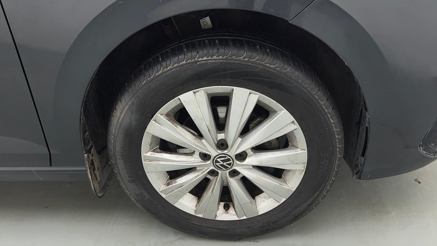 Used 2024 Volkswagen Virtus Highline 1.0 TSI AT Petrol Automatic tyres RIGHT FRONT TYRE RIM VIEW