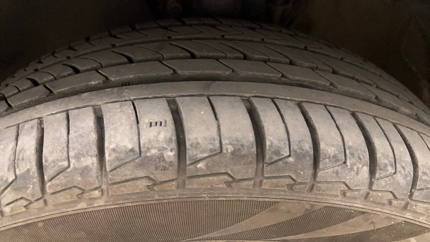 Used 2019 Volkswagen Polo Highline Plus 1.0 (P) 16 Alloy Petrol Manual tyres LEFT FRONT TYRE TREAD VIEW