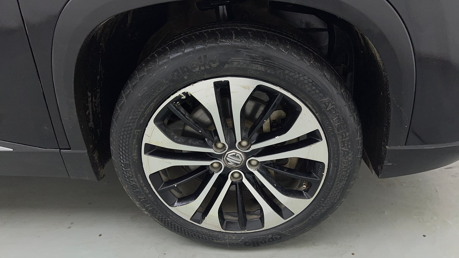 Used 2021 MG Motors Hector Plus Sharp 1.5 Petrol Turbo CVT 6-STR Petrol Automatic tyres RIGHT FRONT TYRE RIM VIEW