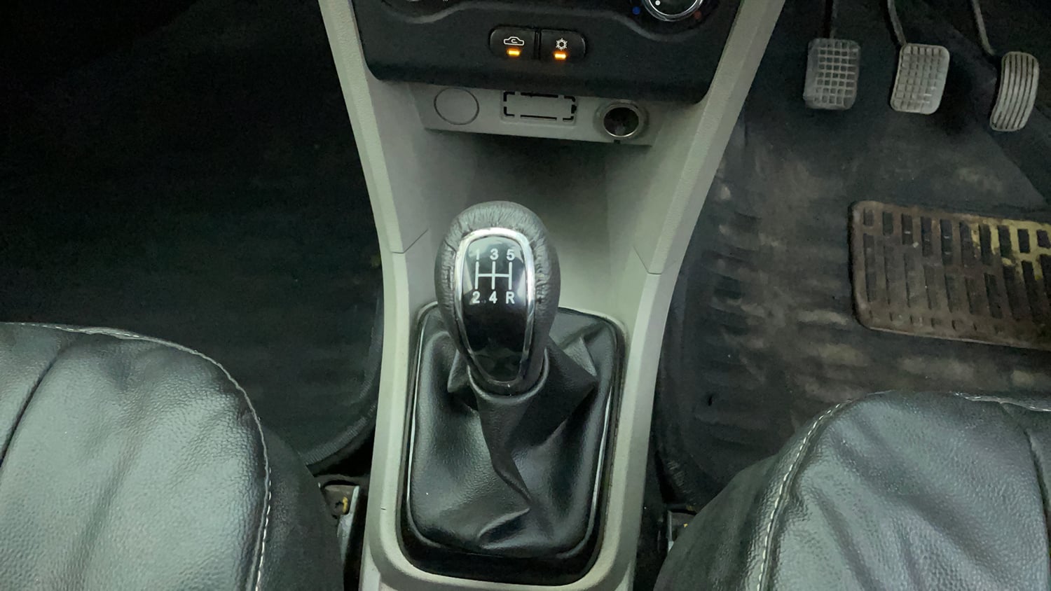 Used 2017 Tata Tiago Revotron XM Petrol Manual interior GEAR  KNOB VIEW