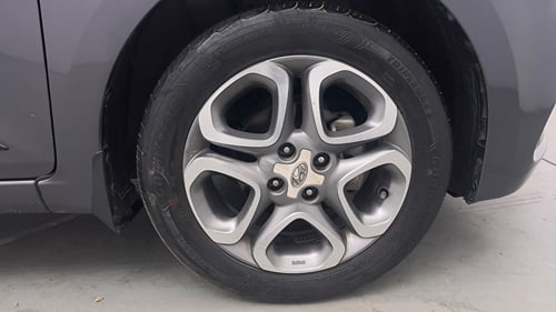 Used 2020 Hyundai Elite i20 Asta 1.2 (O) Petrol Manual tyres RIGHT FRONT TYRE RIM VIEW