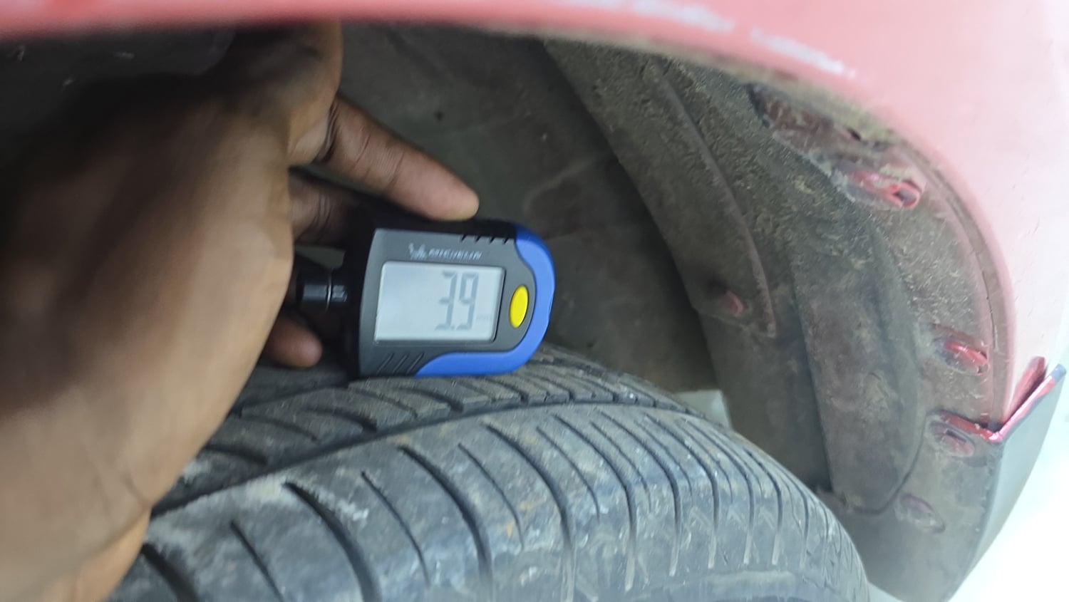 Used 2012 Maruti Suzuki Swift VDi Diesel Manual tyres LEFT FRONT TYRE TREAD VIEW