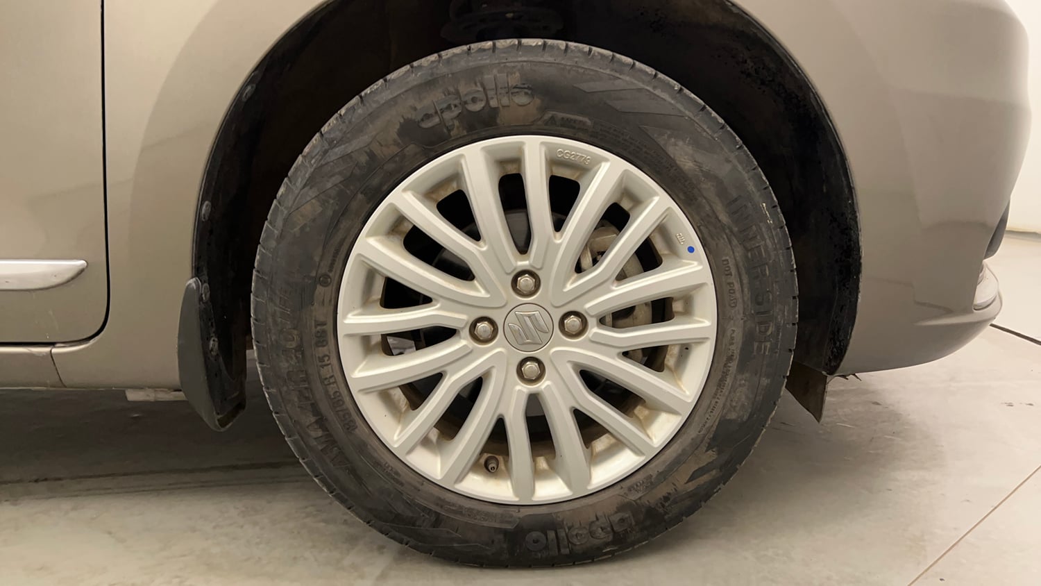 Used 2021 Maruti Suzuki Dzire ZXi AGS Petrol Automatic tyres RIGHT FRONT TYRE RIM VIEW