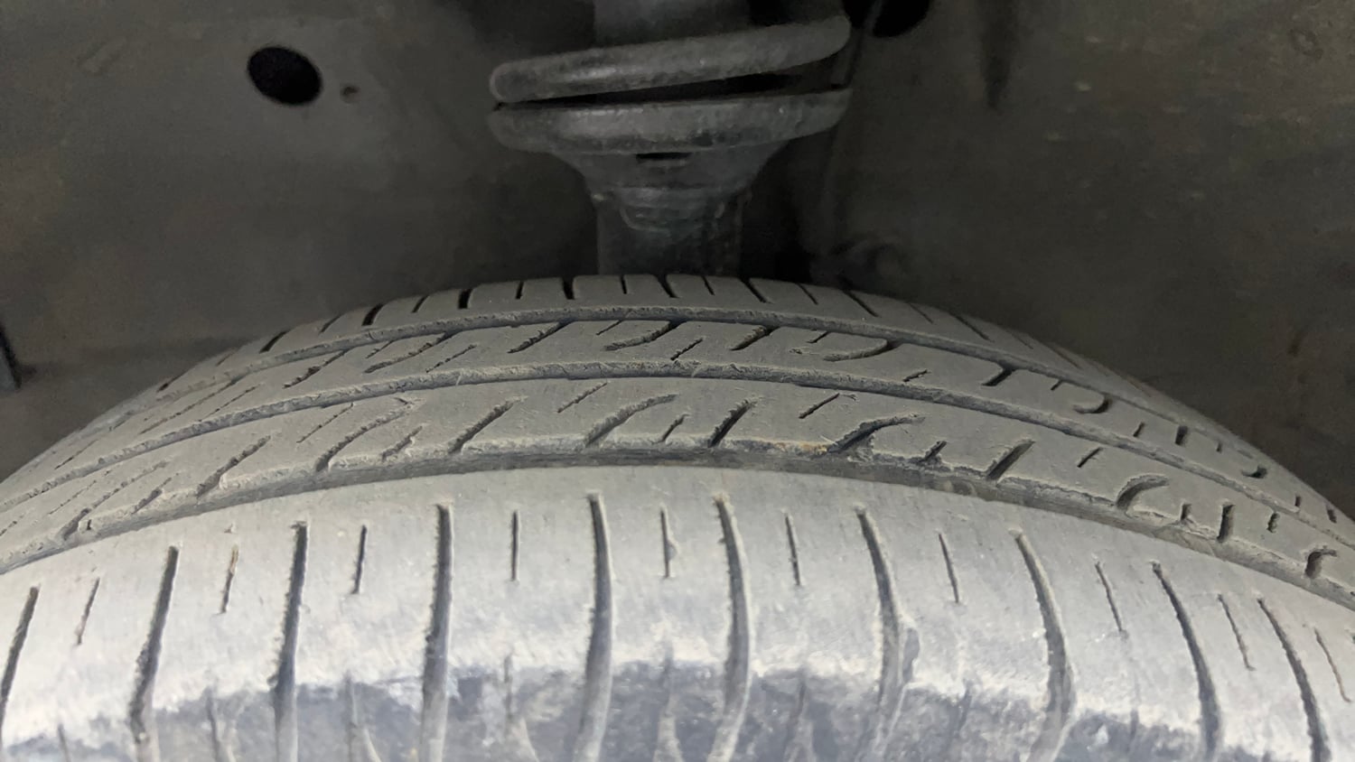 Used 2014 Maruti Suzuki Wagon R VXI Petrol Manual tyres LEFT FRONT TYRE TREAD VIEW