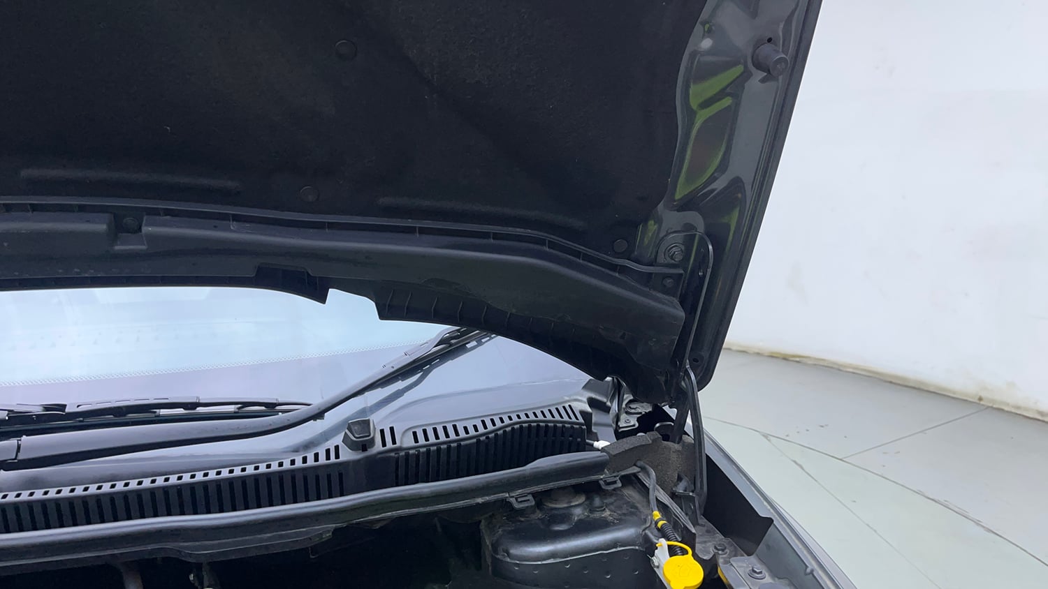 Used 2025 Tata Nexon Creative Plus 1.2 Revotron Petrol 7DCA DT Petrol Automatic engine ENGINE LEFT SIDE HINGE & APRON VIEW