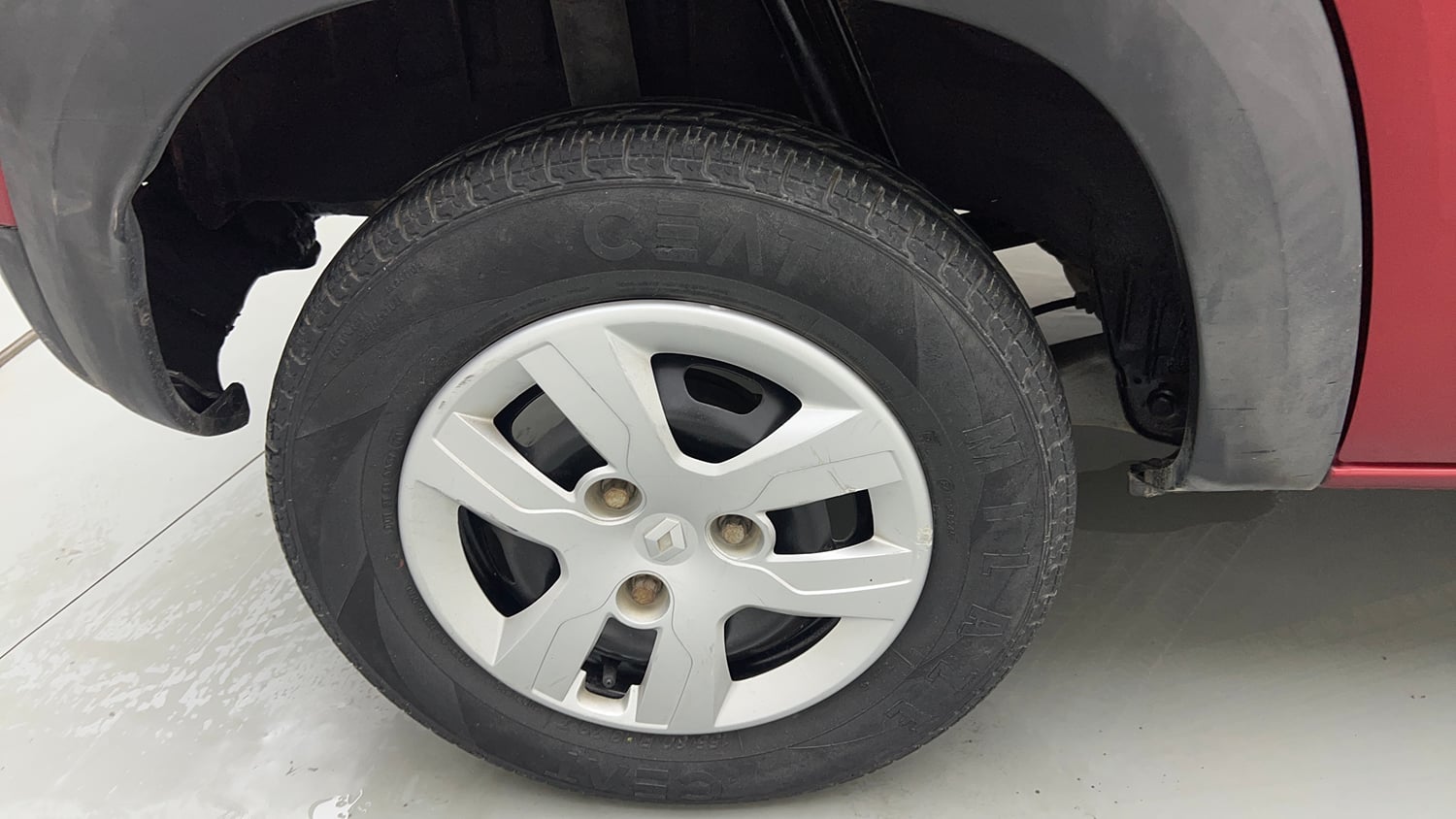 Used 2017 Renault Kwid 1.0 RXT Petrol Manual tyres RIGHT REAR TYRE RIM VIEW