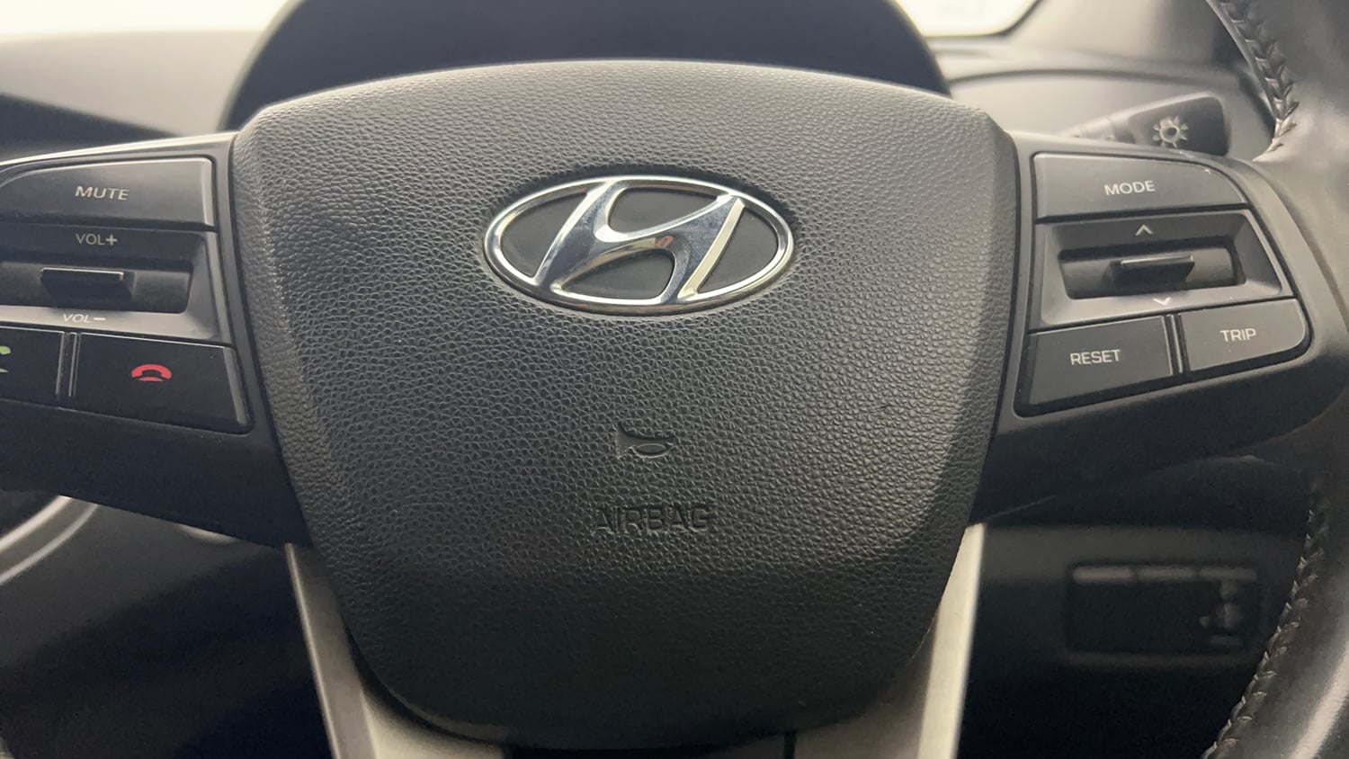 Used 2017 Hyundai Creta 1.6 SX Plus Petrol Special Edition Petrol Manual top_features Airbags