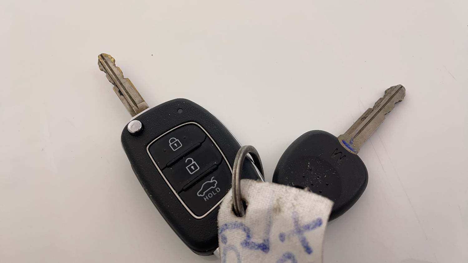 Used 2022 Hyundai Aura S 1.2 CNG Cng Manual extra CAR KEY VIEW