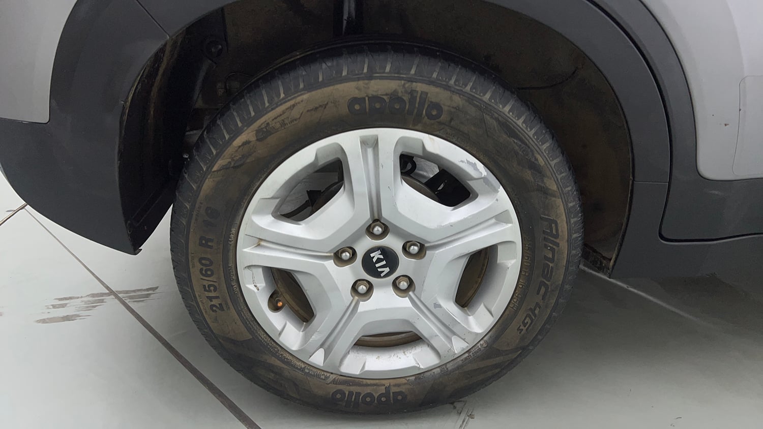 Used 2020 Kia Sonet HTX Plus 1.0 iMT Petrol Manual tyres RIGHT REAR TYRE RIM VIEW