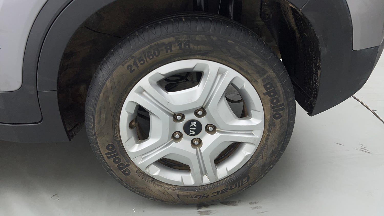Used 2020 Kia Sonet HTX Plus 1.0 iMT Petrol Manual tyres LEFT REAR TYRE RIM VIEW