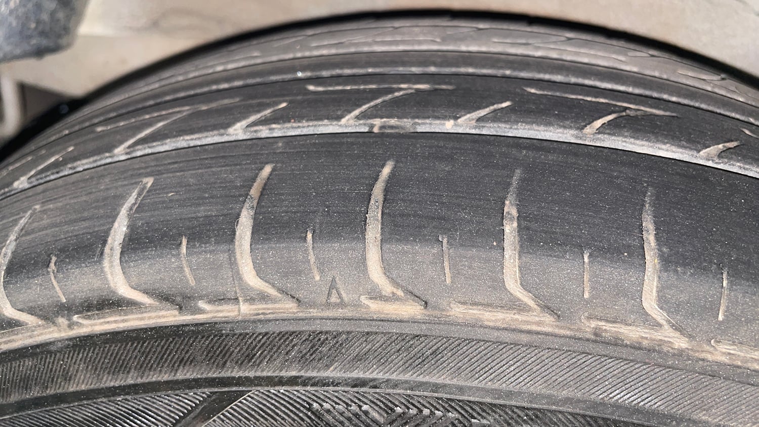 Used 2012 Hyundai i10 Sportz 1.2 Kappa2 Petrol Manual tyres RIGHT REAR TYRE TREAD VIEW