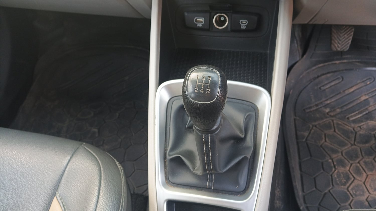 Used 2022 Hyundai Venue S 1.2 Petrol Petrol Manual interior GEAR  KNOB VIEW